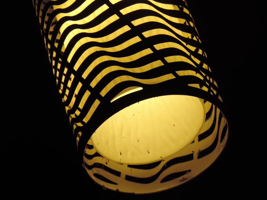Photo Decorative creative shell-shaped table lamp for bedroom