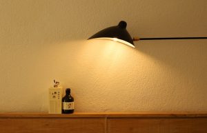 Photo Farmhouse-style dressing table wall lamp